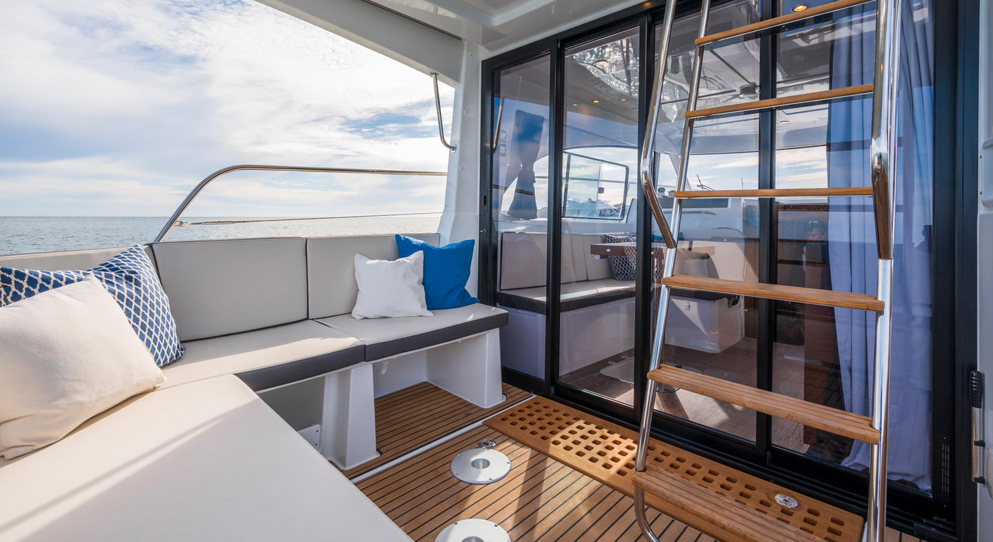 Antares_11_Fly_Exterior_22